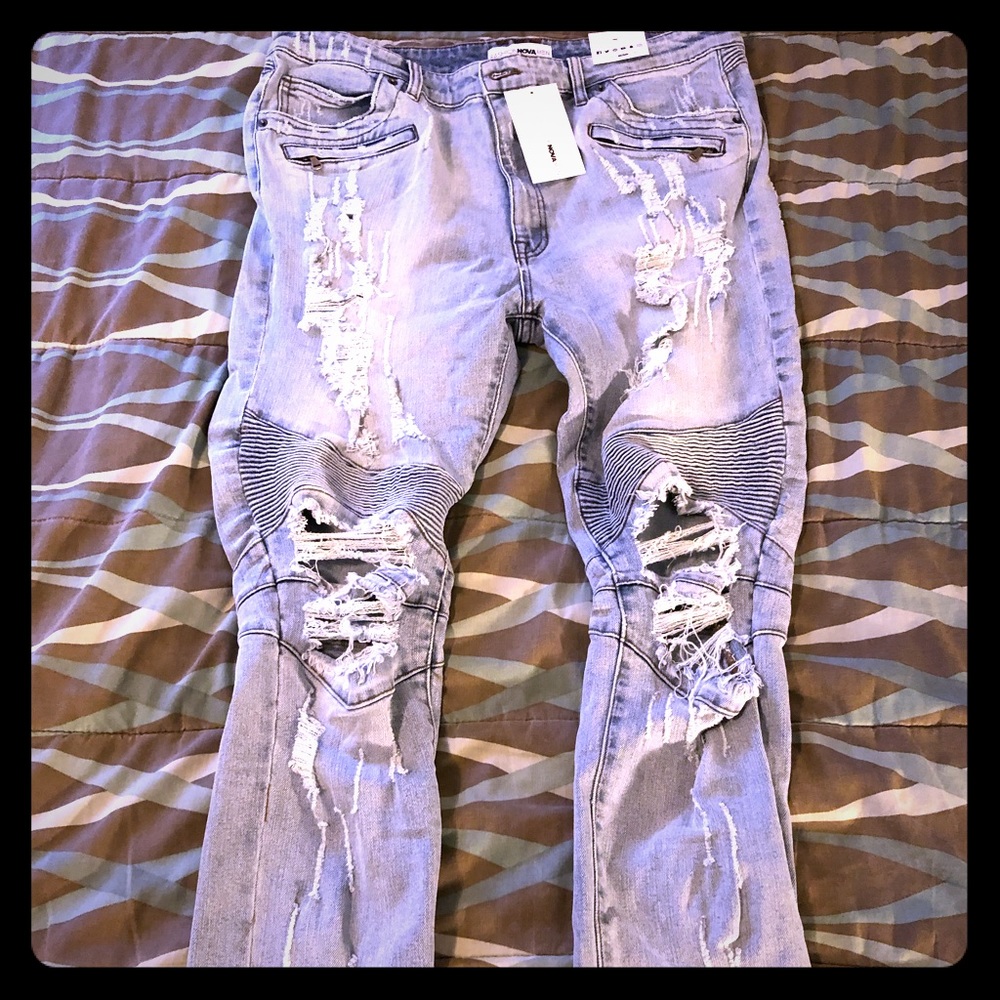 Arroyo Distressed Jeans